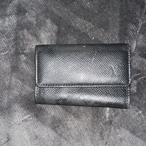 Louis Vuitton taiga leather black 6 key holder discolored